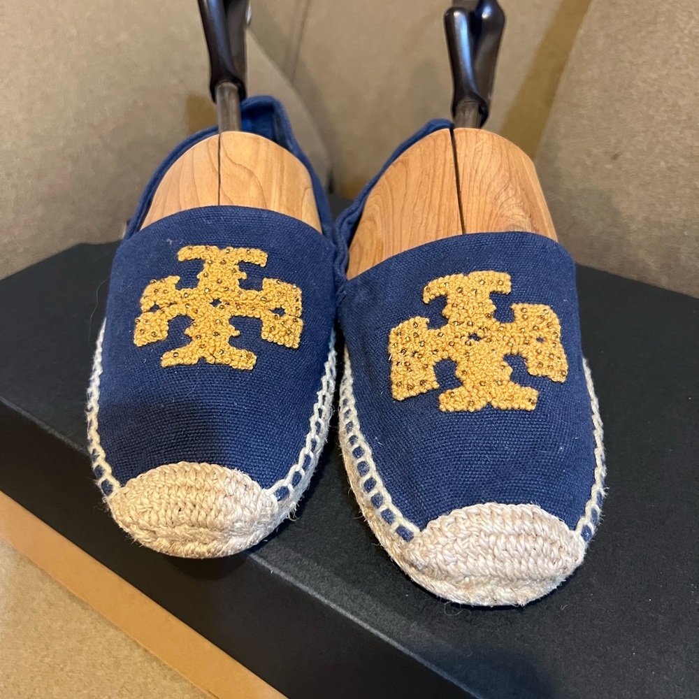Tory Burch Elisa Logo Flat Espadrille in CnvsEmbrdr Pottery BlueGolden Fry w Box